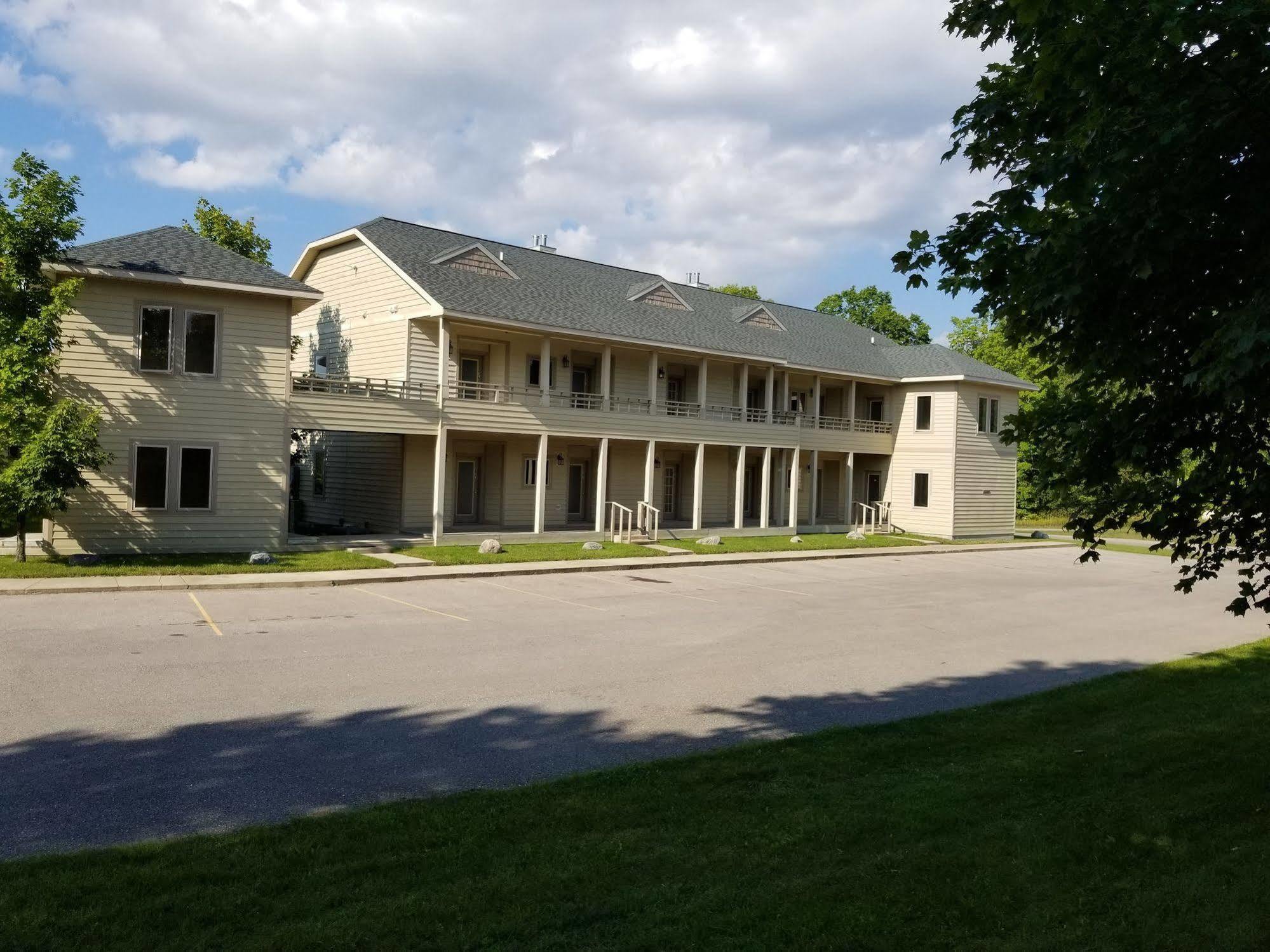 Dunmaglas Golf Course Apartment Charlevoix Exterior photo